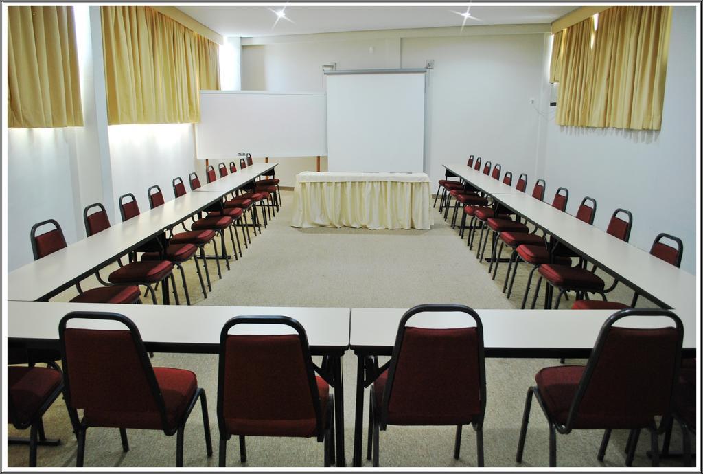 Podium Apart Hotel Варжиня Екстериор снимка