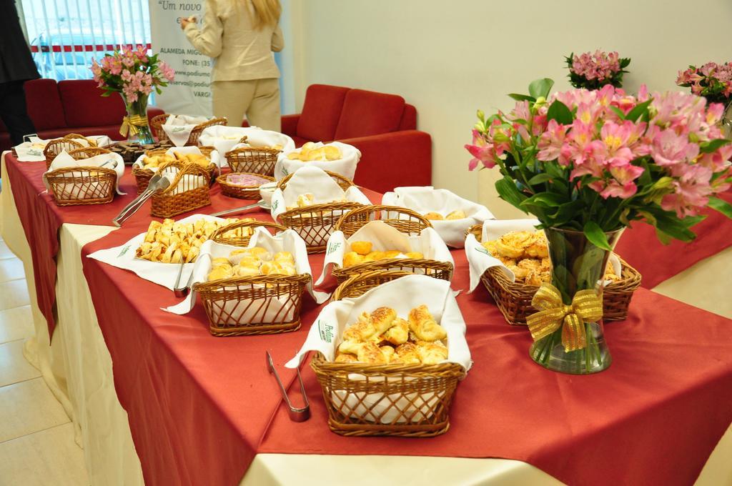 Podium Apart Hotel Варжиня Екстериор снимка