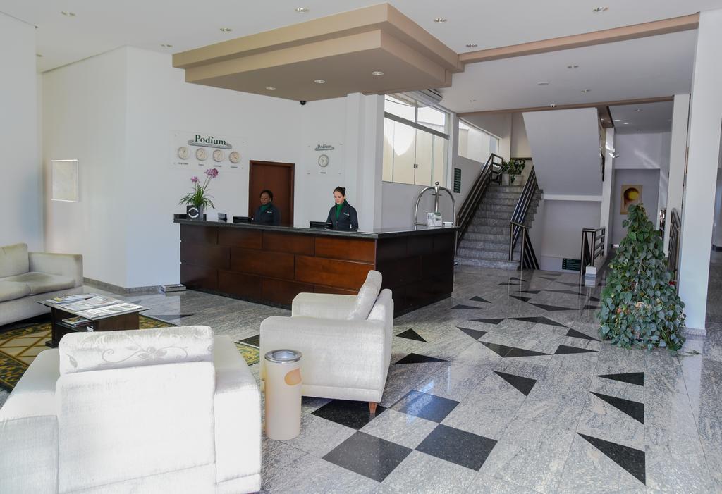 Podium Apart Hotel Варжиня Екстериор снимка